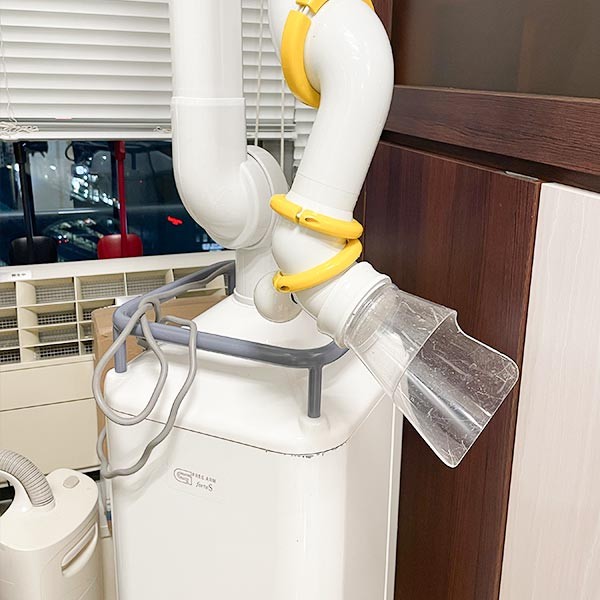 口腔外バキュームという治療時の飛沫を吸入する機器です