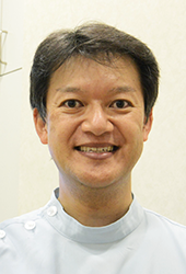 院長の山村 崇之