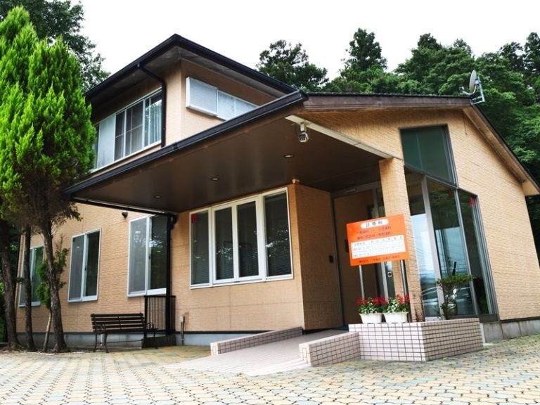 ①クリニック外観　②診療室※写真はイメージです。　③治療器具※写真はイメージです。