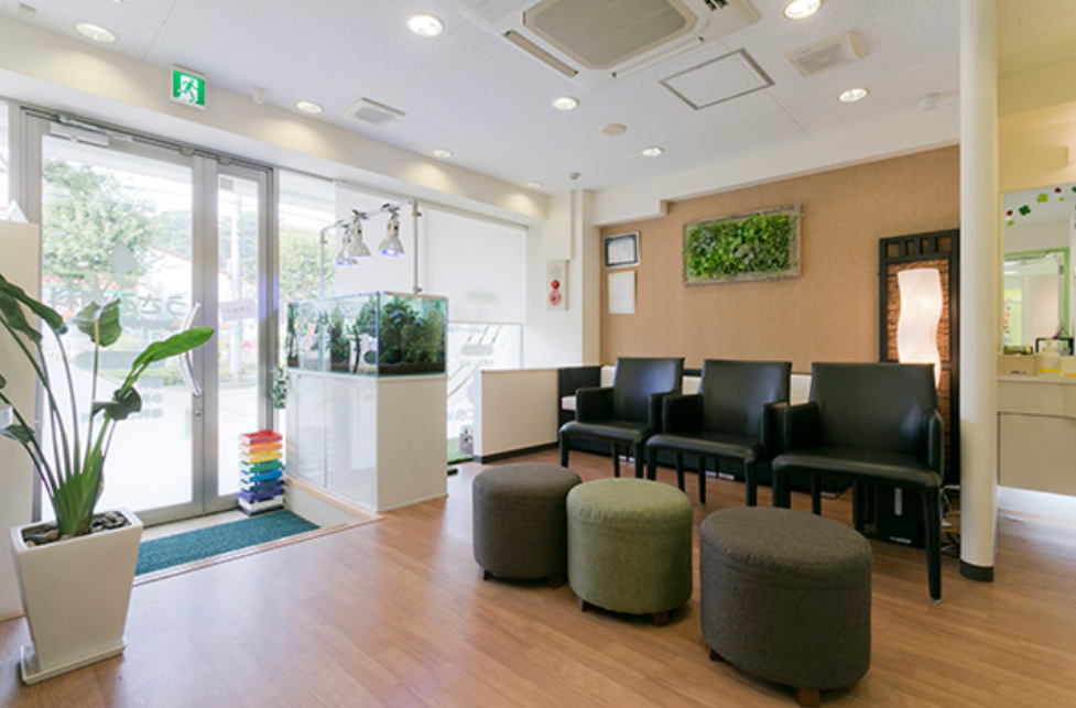 【鶴川駅から徒歩23分】【JIADS認定・インプラント専門医在籍】患者様に寄り添う丁寧な治療を提供するうさみ歯科