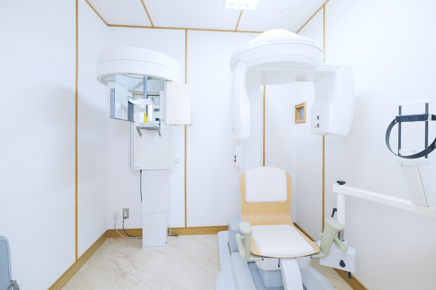 長期的な口腔健康を支える基盤治療として歯周管理を重視しています。