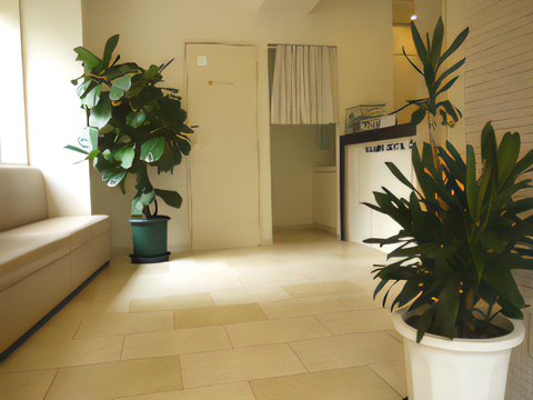 ①入口⓶受付③待合室