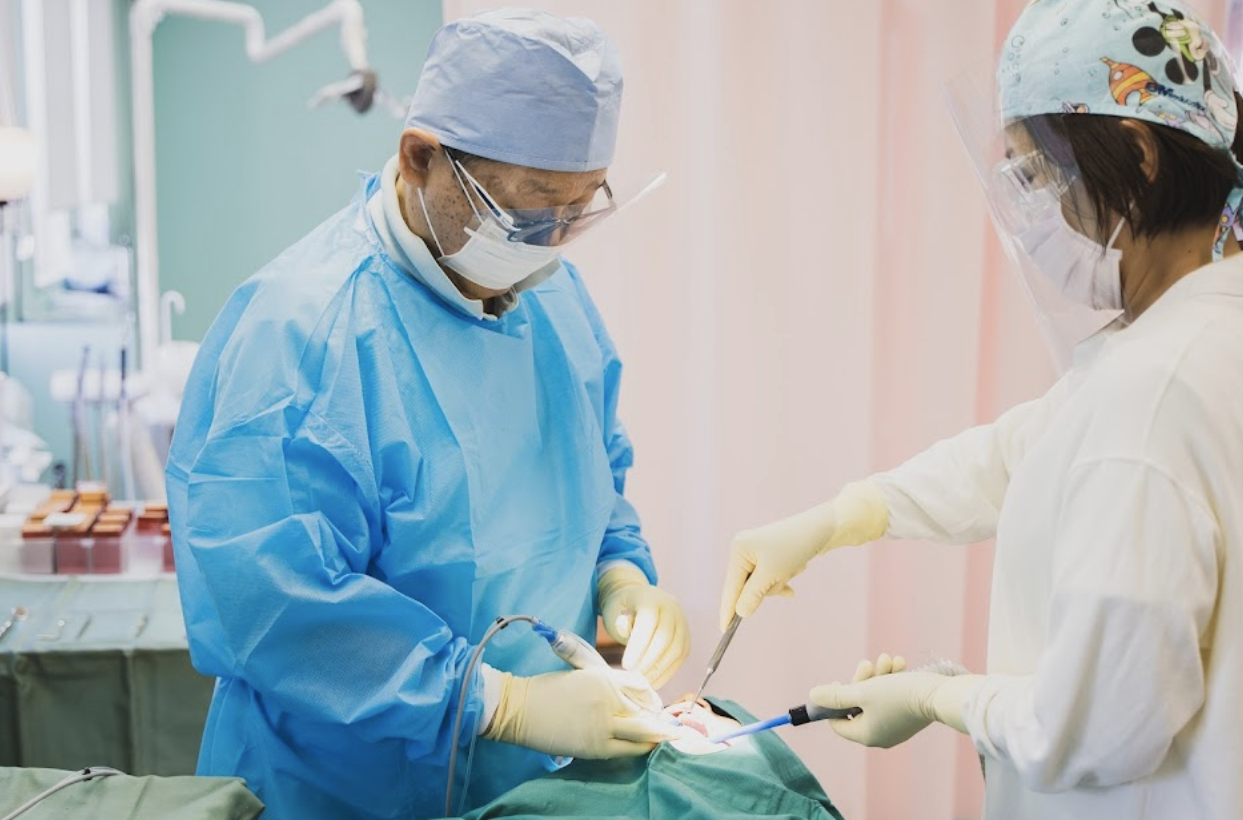 インプラント治療の様子