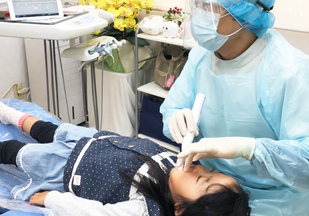 モニターを使って保護者にもわかりやすく説明