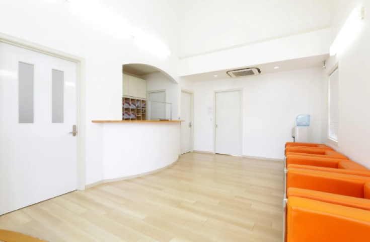 ①外観②受付③待合室