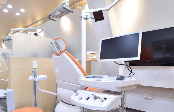 ①外観②待合室③治療スペース