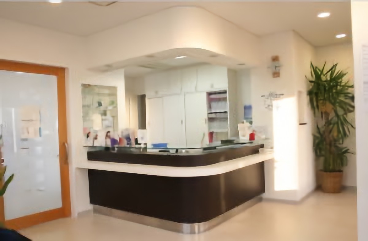 ①外観②受付③待合室