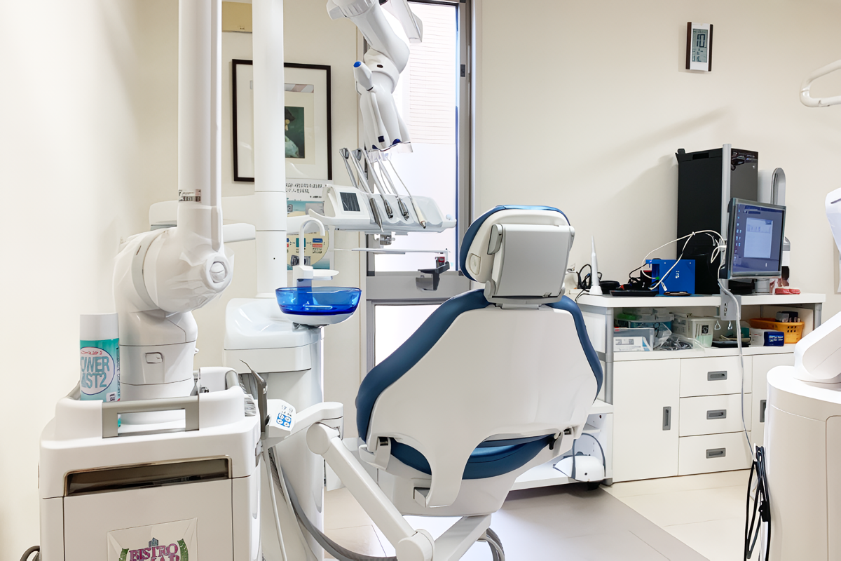 ①外観②待合室③診療スペース