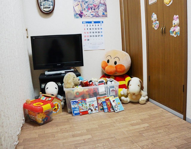 ①医院外観②待合室③キッズルーム