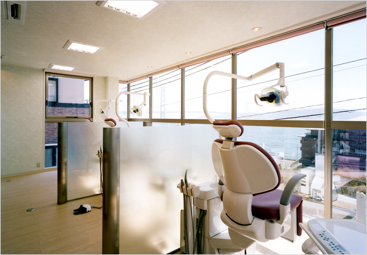 【朝霧駅徒歩8分・駐車場完備】患者様の笑顔を守り続ける地域密着の歯科医院
