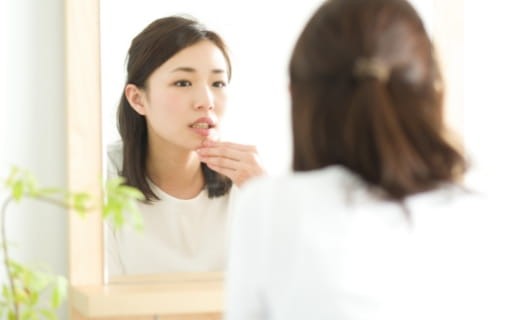 歯周ポケットの深さや歯を支える骨の状態を詳しく確認し、一人ひとりのお口の状態に合わせた歯周病治療を行っています。