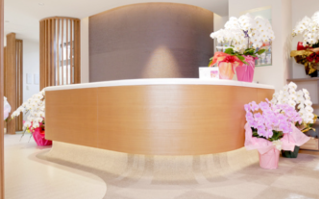 ①歯科医院外観②受付③個室診療室