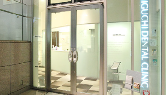 【インプラント・口腔外科・矯正専門医在籍】患者様の笑顔を大切に、担当のドクター・衛生士が初診から治療完了まで対応いたします