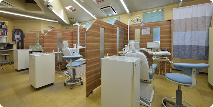 ①医院外観②診療室②診療台