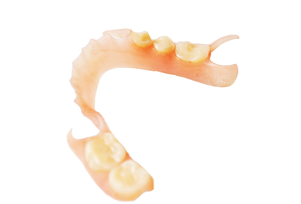 丁寧な調整と多様な選択肢で患者に合った入れ歯を提供