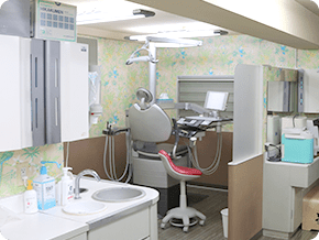 【鶴見駅東口 徒歩5分】【平日18時まで診療】【日本補綴歯科学会指導医 在籍】個別の悩みに寄り添い、高度な補綴・インプラント治療を提供する加藤デンタルオフィス