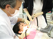 痛みのない治療を心がけています