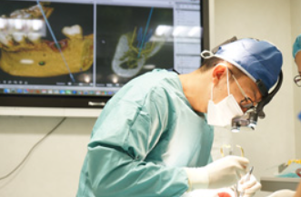 歯肉を切らない無切開手術を行っております