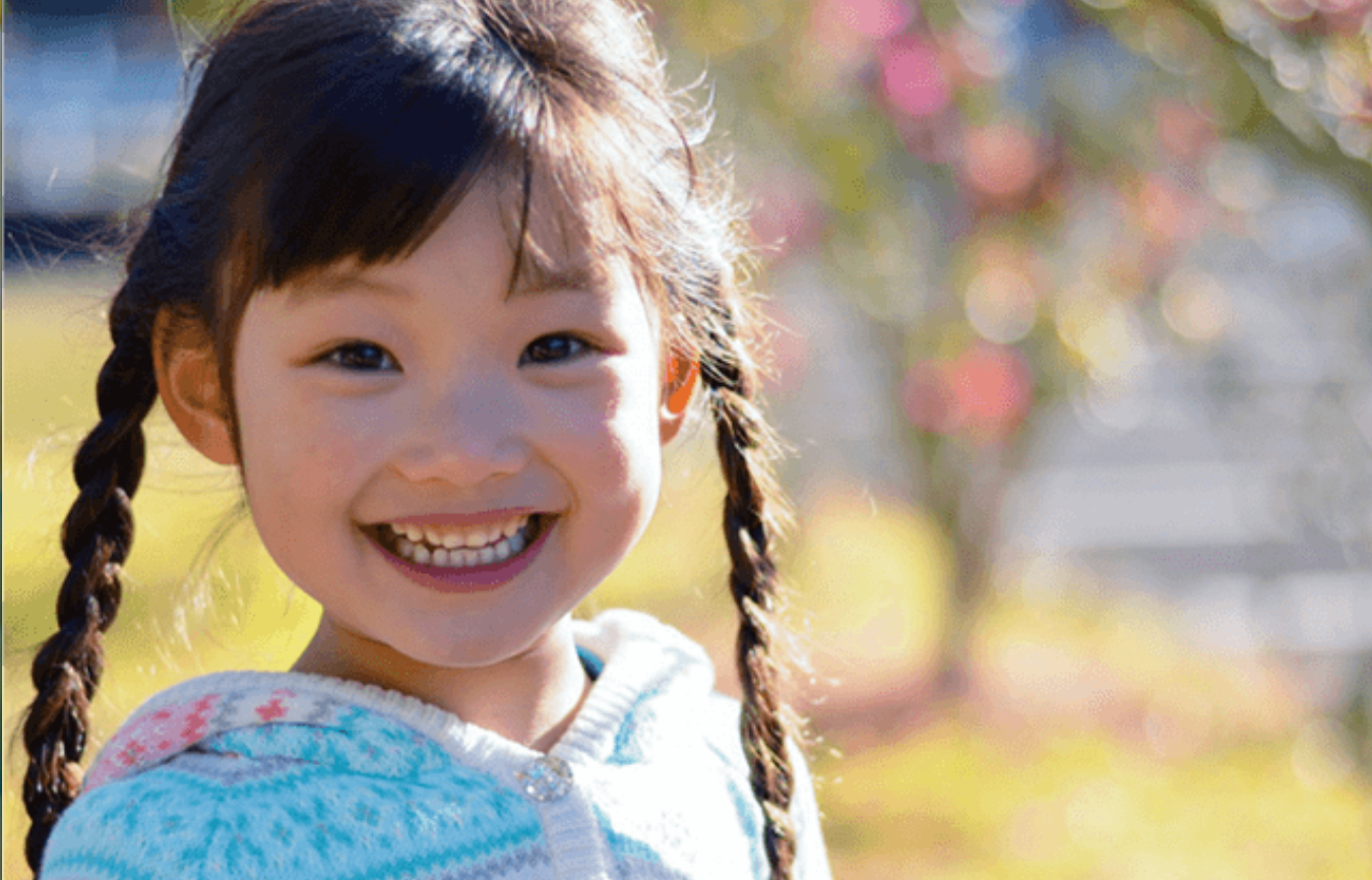 矯正治療は歯並びの改善だけでなく、健やかな成長を促す重要な役割を果たします