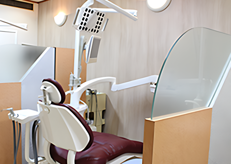 ①診療室②待合室③診察風景