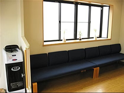 ①外観②受付③待合室