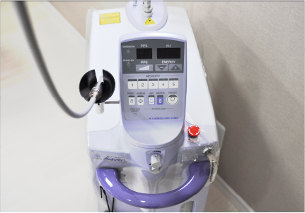 レーザー治療器により治療の負担を軽減しています