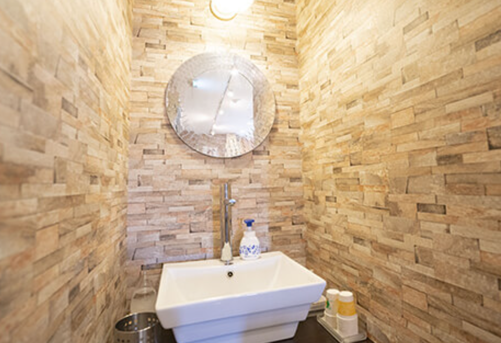 ①受付②待合室③パウダールーム