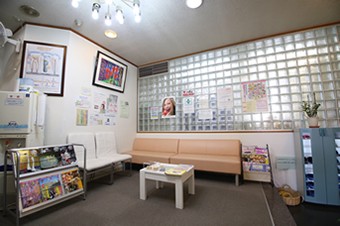 ①受付②待合室③診療室