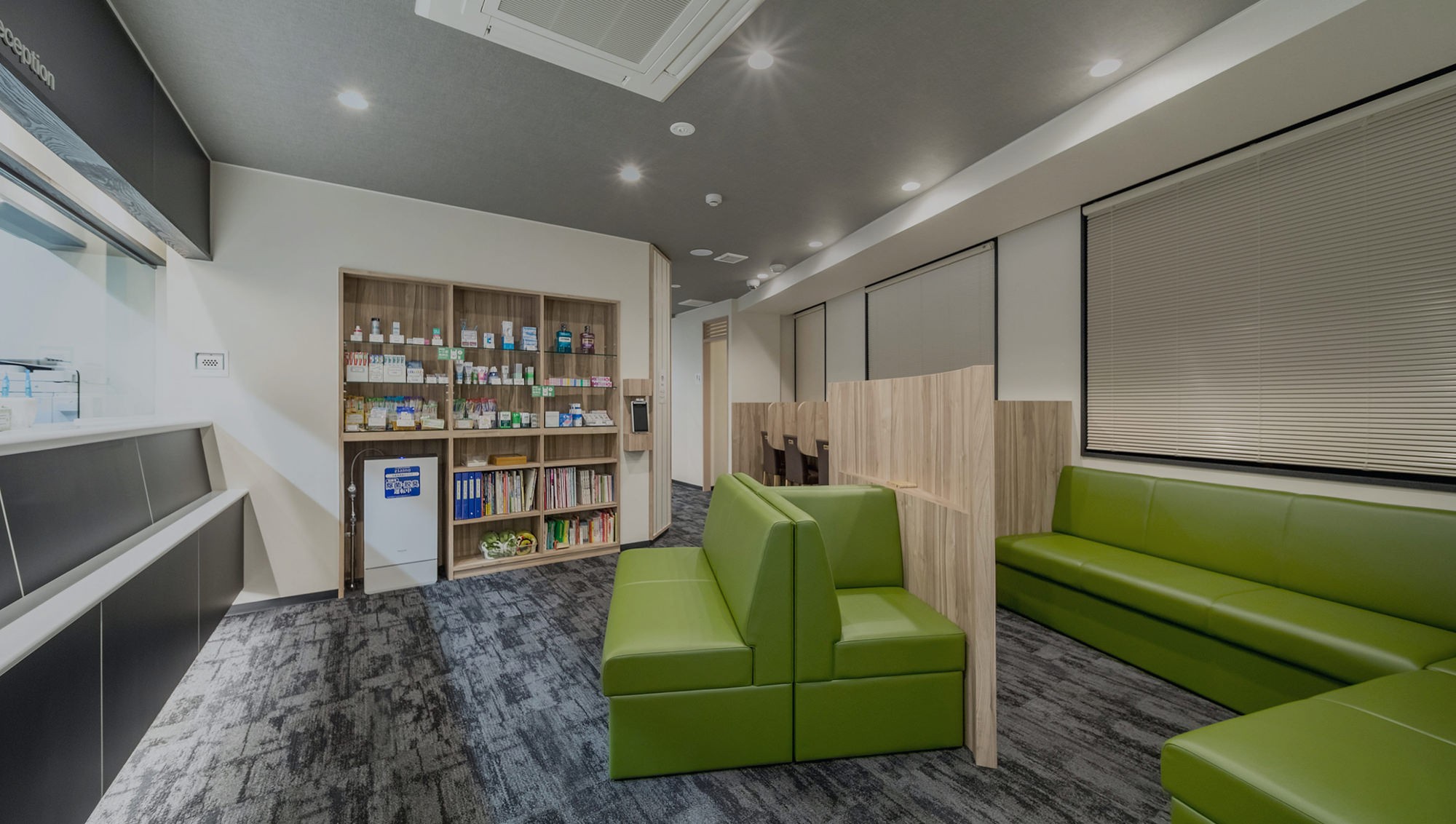 ①医院外観②受付③待合室