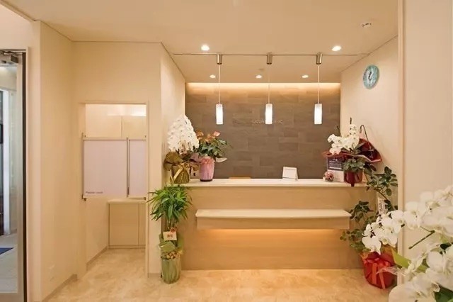 ①外観②受付③待合室