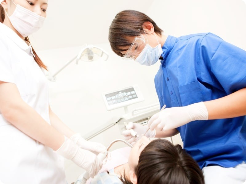 歯科医師がご自宅や施設に訪問し、食べる力と健やかな毎日をサポート