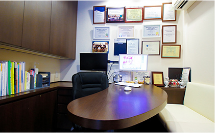 ①受付②カウンセリングルーム③診療室