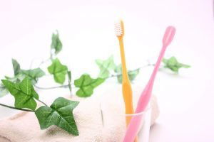 家庭で行う「ホームケア」と歯科医院で行う「プロフェッショナルケア」を組み合わせた予防管理を推奨しています