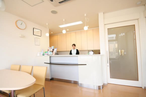 ①外観②受付③診療チェア