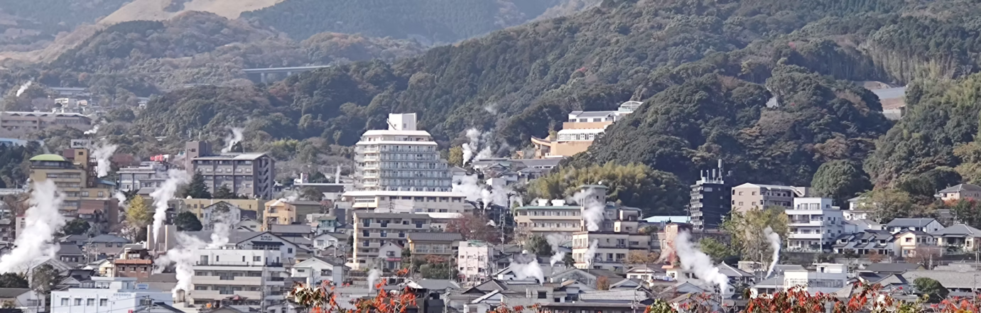 ①バリアフリーエントランス ②キッズルーム ③街の雰囲気