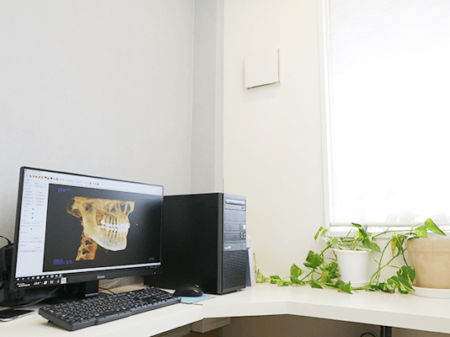 カウンセリングルームにて治療へのお悩みやご希望を伺っています