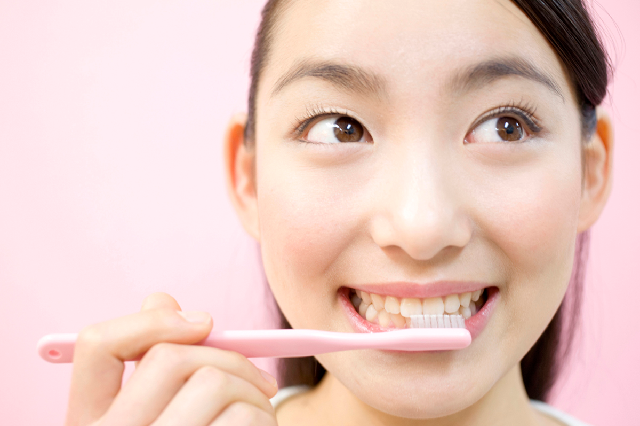 歯科医院での専門の器具を使ったクリーニングも行っています。