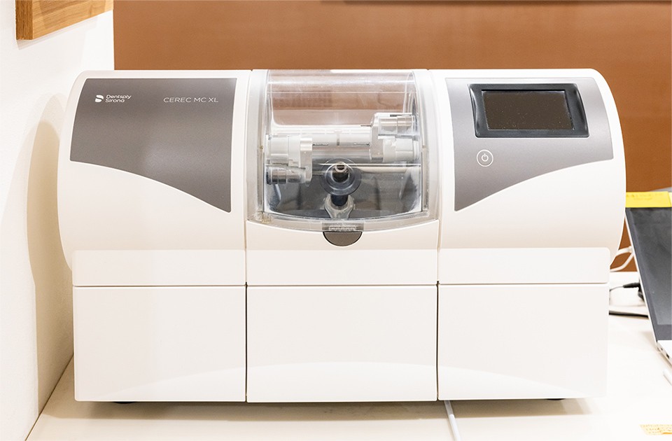 セレックを活用して精密な修復物を作製しています