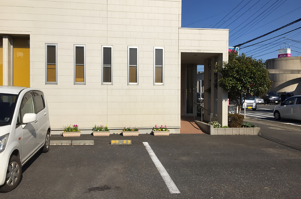 ①外観②看板③診療風景