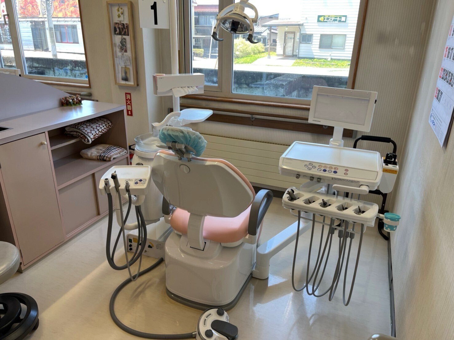 ①外観②受付③診療室