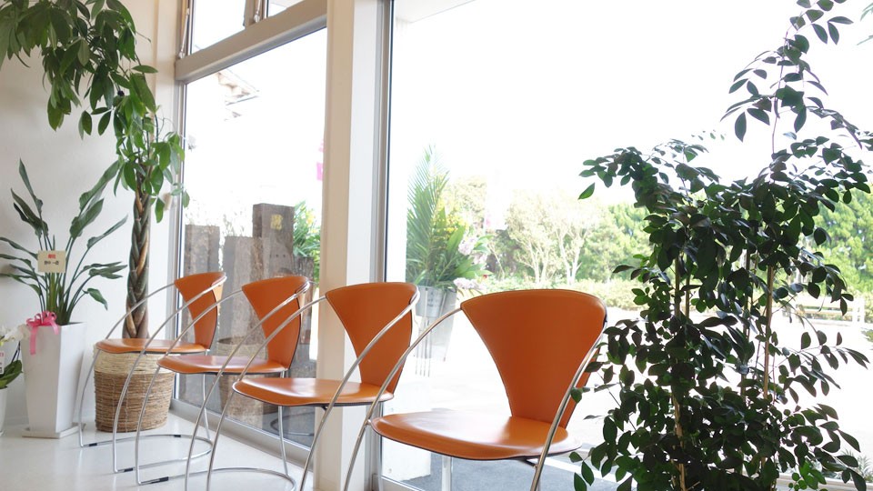 ①外観②駐車場③待合室