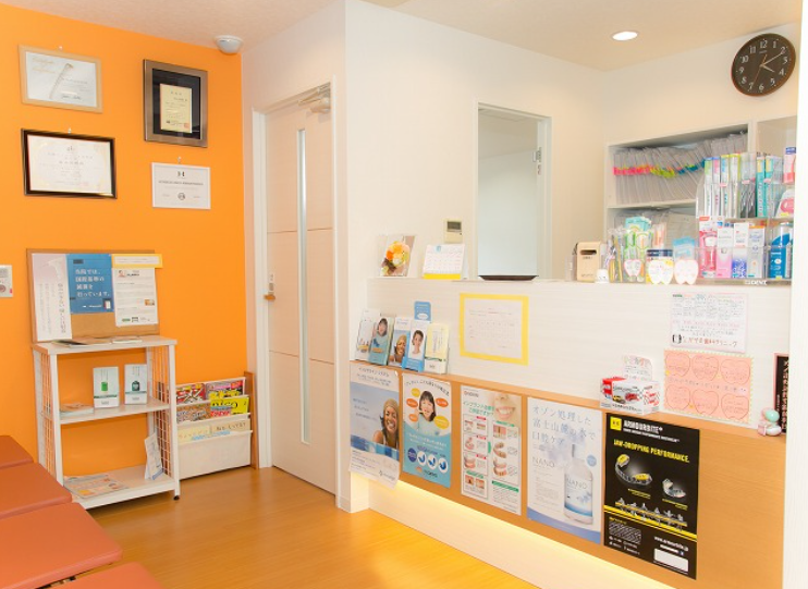 ①外観②受付③診療チェア