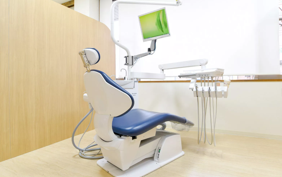 ①外観②受付③診療室