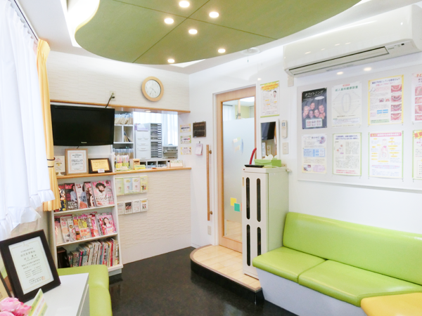 【日本小児歯科学会専門医 在籍】【インプラント認証医 在籍】小児から高齢の患者様まで安心して通えるおちあい歯科