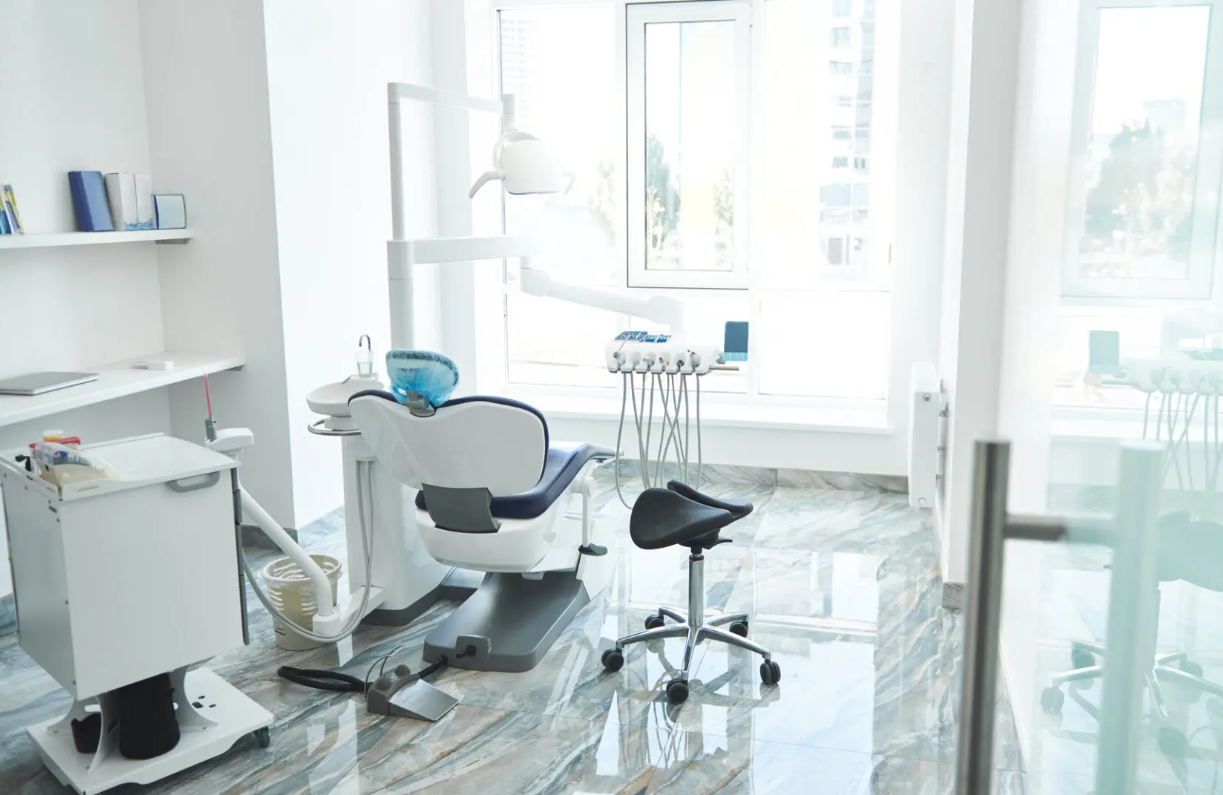 【幡ヶ谷駅 徒歩１０分】【土曜・日曜 診療可】矯正治療とその他の治療・予防・再発防止・健康指導の並行治療を提供するT、M、Tデンタルクリニック