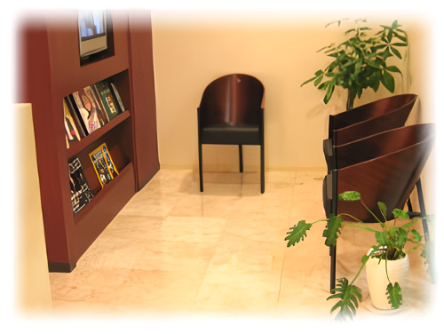 海外の多くの著名人が、矯正装置を付けたまま表舞台に出るなどしています