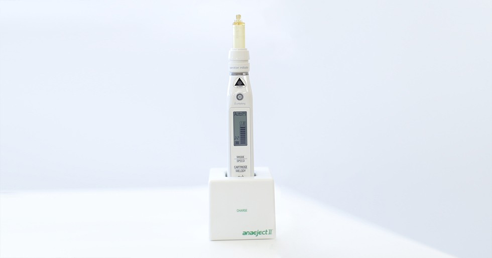電動麻酔器により治療の痛みを軽減しています
