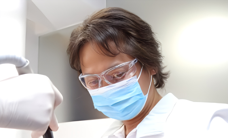 院長の荒木 正彦