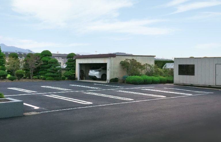広い駐車場をご用意しています