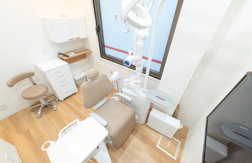 ①外観②受付③診療室